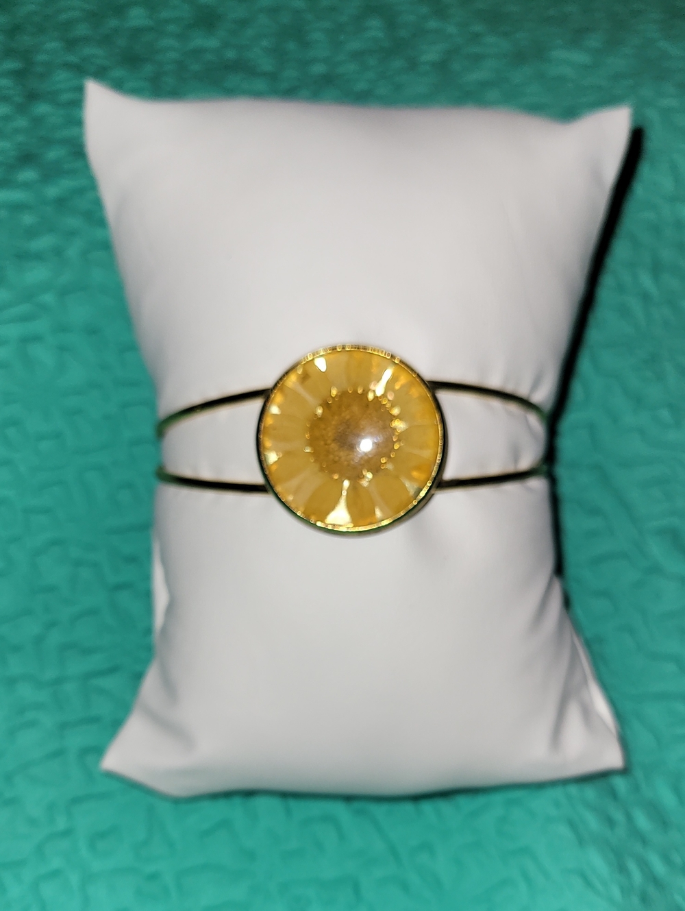 Vintage Gold-Tone Yellow Dried Flower Set In Resin Sunburst Cuff Bracelet Amber?